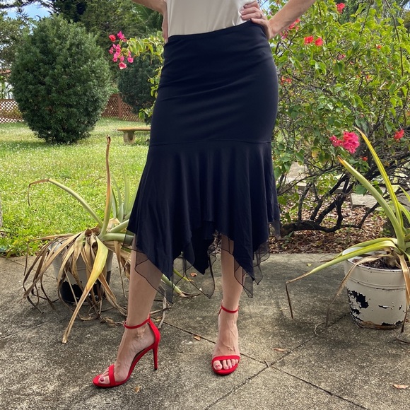 Express Black Stretchy Flounce Skirt w/Mesh Hem Layering! - Picture 2 of 9